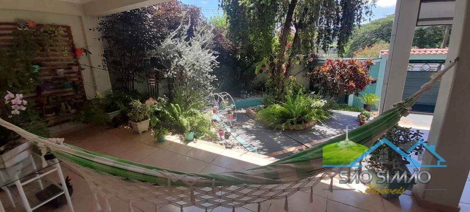 Linda casa com piscina a venda em São Simão SP