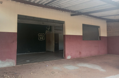Casa com ponto comercial a venda em São Simão SP