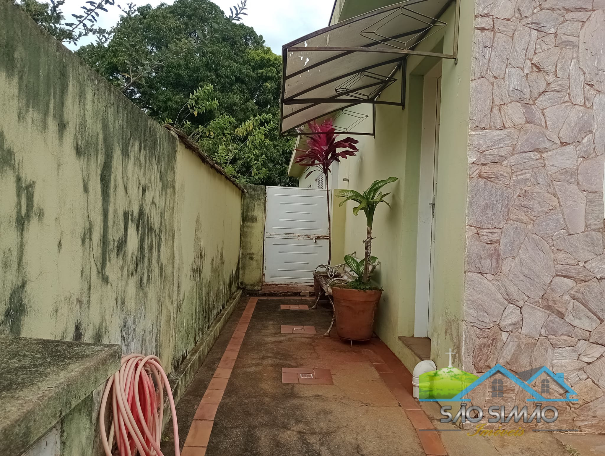 Casa  Venda em São Simão no Centro a 100 metros da praça Principal